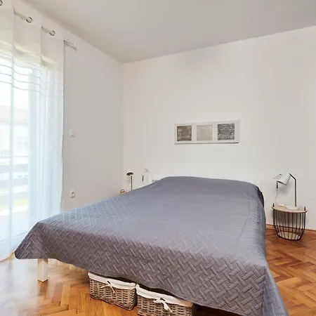 Morning Light Apartment *